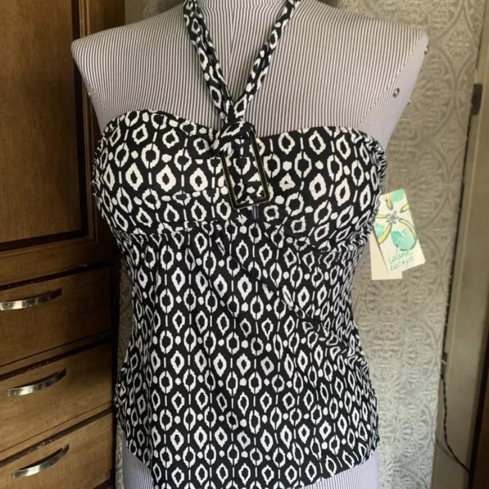 Island Escape Swimsuit Top. Size 8 10 12 14 16